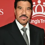 Lionel Richie es hospitalizado de urgencia tras marearse en pleno concierto en Minnesota