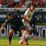 El uruguayo Manuel Ugarte se rompió los ligamentos cruzados en partido contra España