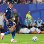 Mbappé: «No me fijo en lo que hace Messi»