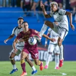 1-2-. El Saprissa resiste con diez hombres y derrota al UMECIT en Panamá