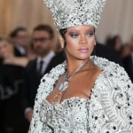 Rihanna luce espectacular look carnavalesco para desfile del Día de Kadooment en Barbados