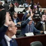 Congreso aprueba reforma para reducir costos del suministro de placas vehiculares