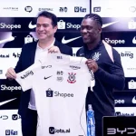 Seedorf derrocha optimismo en su llegada al Corinthians: «Un león herido es muy peligroso»