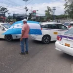 Taxistas de La Ceiba anuncian plantón este martes por alto costo de combustibles