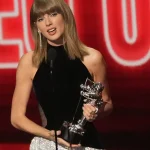 Taylor Swift regresa a la cima del Billboard 200 con “The Life of a Showgirl: The Encore”