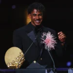 Lamine Yamal se hace con su tercer trofeo Kopa