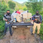 Capturan a hombre con 300 libras de supuesta marihuana y un fusil en Marale